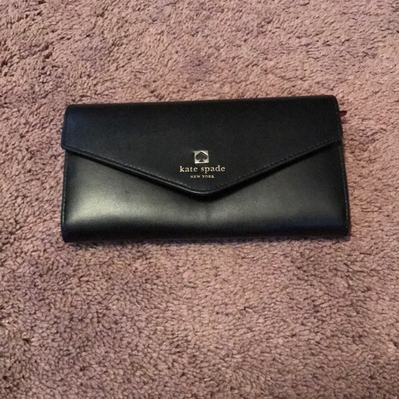 kate spade Handbags - 🎉 HP! Black kate spade wallet